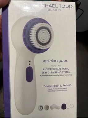 Soniclear Petite Antimicrobial Sonic Skin Cleansing System - White & Purple